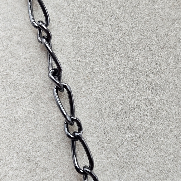 VINTAGE Avon Zoe Gunmetal Black Rhinestone Statement Bib Style Necklace Gothic - Picture 6 of 6